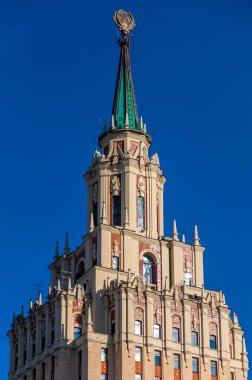 Moskova, Rusya - 15 Ekim. 2021 yılı. Komsomolskaya Meydanı 'ndaki Leningradskaya Oteli