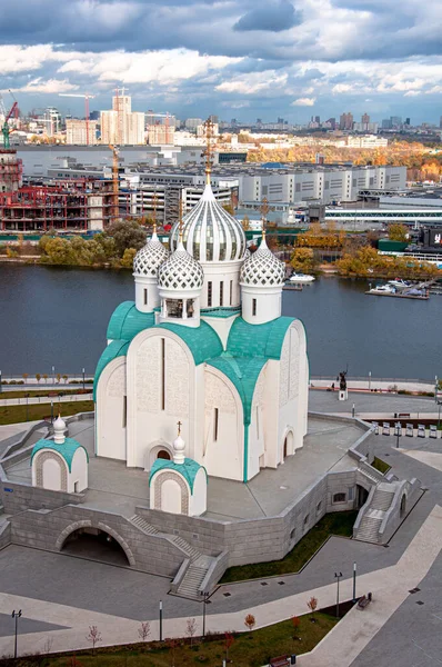 10月15日 俄罗斯克拉斯诺戈尔斯克 2021年 Zhivopisaya堤上的圣尼古拉斯大教堂 — 图库照片