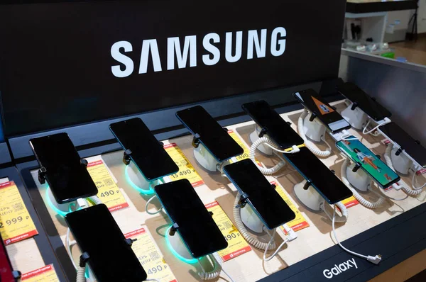 Москва Россия 2021 Год Телефон Samsung Galaxy Shop Mvideo — стоковое фото