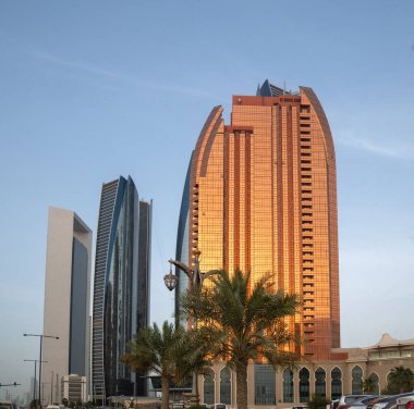 Abu Dabi, BAE - 31 Mart. 2019. Etihad Kuleleri ve Sunset 'teki Bab Al Qasr Oteli.