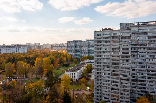 Moskova, Rusya 'daki Zelenograd' da sonbaharın hava manzarası