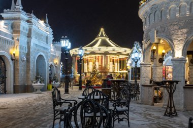 Moskova, Rusya - 27 Aralık. 2021 yılı. Moskova 'da Noel Yolculuğu - popüler kış festivali