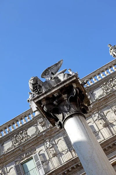 A column in Verona — Stock Photo, Image