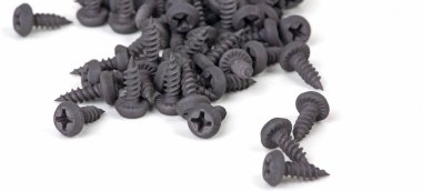 Beyaz üzerinde küçük siyah vida