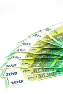 Beyaz arkaplanda avro banknotları