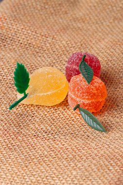 Masada çok lezzetli bir şeker var.