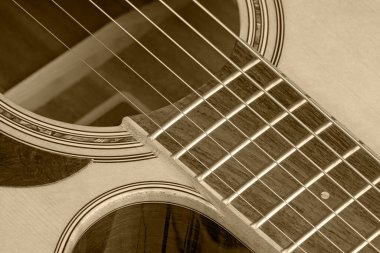 Yeni akustik gitarı kapat.