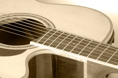 Yeni akustik gitarı kapat.