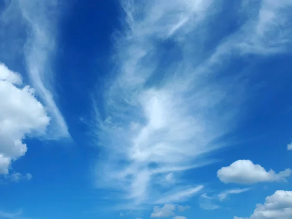 Blauwe Lucht Met Pluizige Witte Wolken Kan Gebruikt Worden Als — Stockfoto