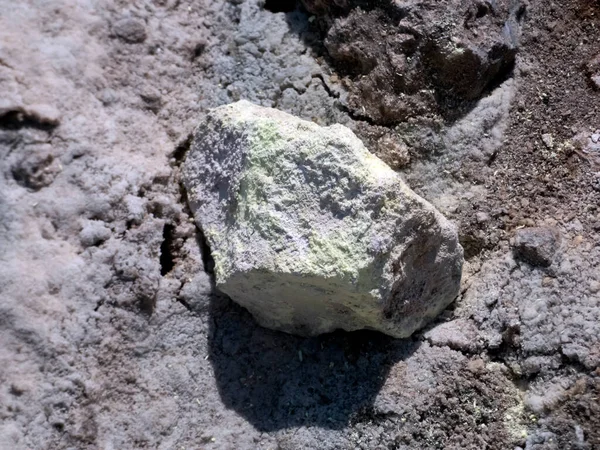 Enxofre Venenoso Close Pedra Fundo Uma Cratera Vulcânica Ilha Nisyros — Fotografia de Stock