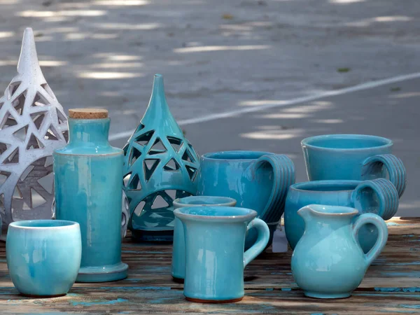 Bela Luz Azul Artesanal Cerâmica Fundo Borrado — Fotografia de Stock