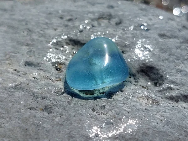 Piece Light Blue Glass Polished Sea Large Gray Stone Blurred — Stock Photo, Image
