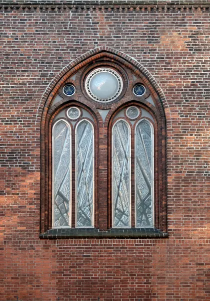 Krásné Velké Klenuté Okno Cihlové Zdi Katedrály Rize Lotyšsko Evropa — Stock fotografie
