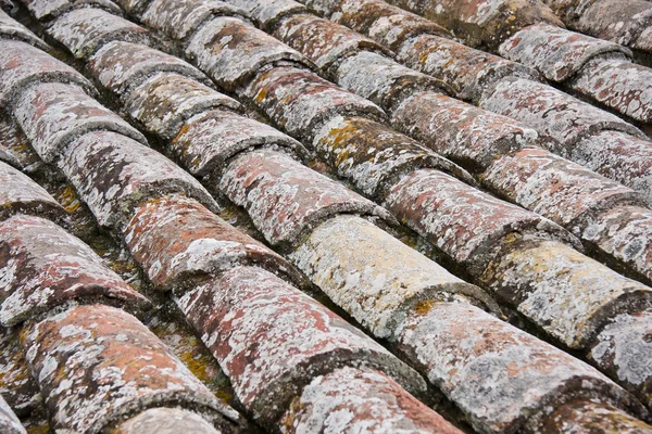 古い屋根タイル背景 — ストック写真