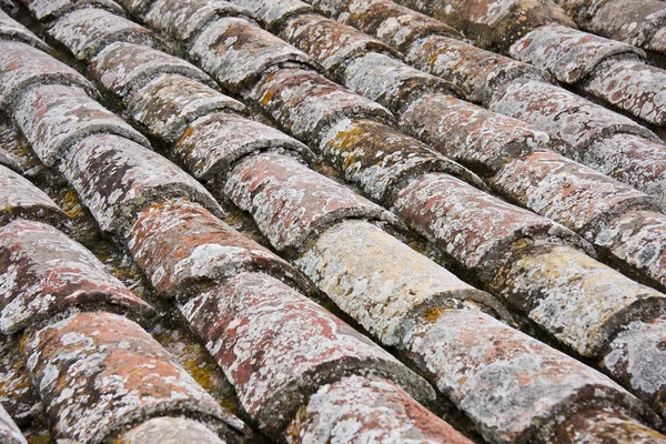 Staré střešní dlaždice pozadí — Stock fotografie