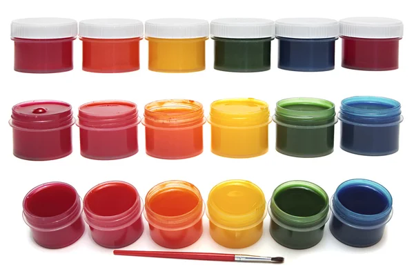 Pitture per bambini in vasi e pennelli isolati — Foto Stock