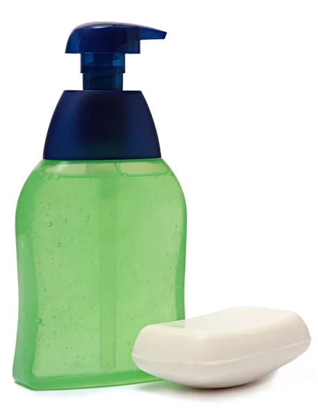 Пластиковая бутылка с жидким мылом на белом фоне. шампунь — стоковое фото