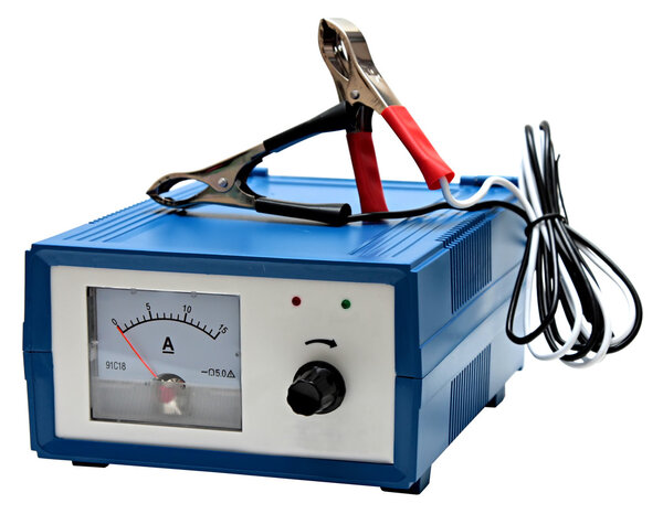 Зарядное устройство автомобиля изолировано на белом
