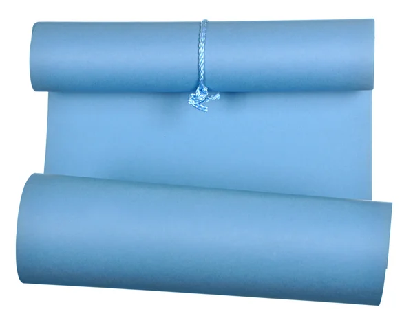 Pedaço de papel azul enrolado em rolo isolado sobre fundo branco — Fotografia de Stock