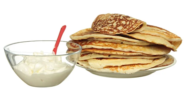 Haufen Pfannkuchen isoliert auf weißem Hintergrund — Stockfoto