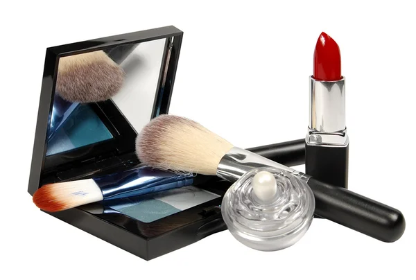 Kosmetika. různá zařízení pro dekorativní make-up izolovaných bílé pozadí. — Stock fotografie