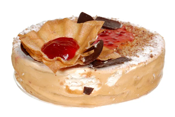 Pastel aislado sobre fondo blanco. Tarta con Chocolate, Fruta y Crema . — Foto de Stock