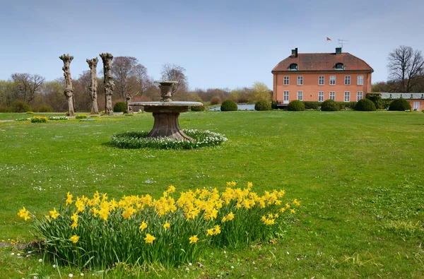 Primavera en castillo parque — Foto de Stock