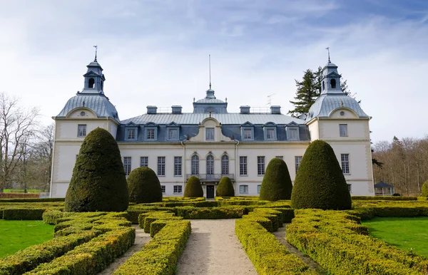 Castillo en la parte trasera — Foto de Stock