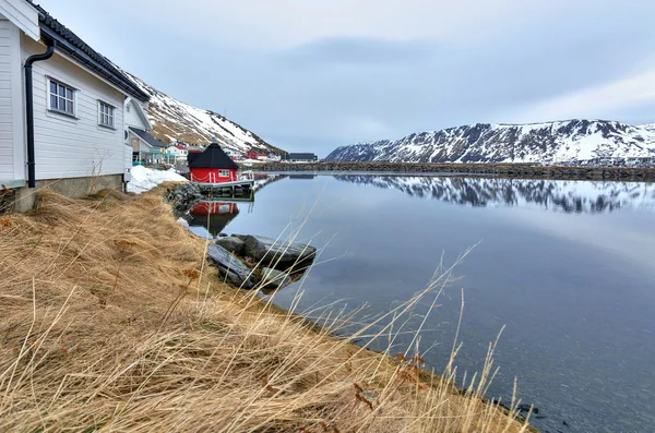 Noorse zee baai in april — Stockfoto
