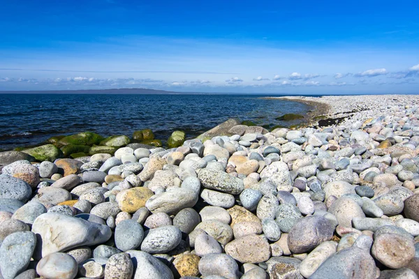 Schöner steinerner Strand — Stockfoto