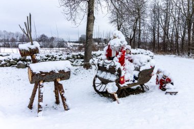 Kar, Noel Baba 'nın kızak süslemesini kapladı