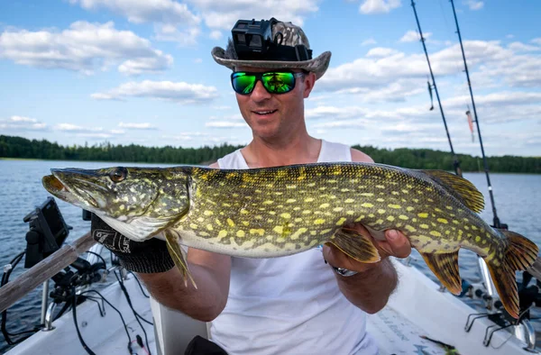 Zomer Snoek Vanaf Boot — Stockfoto