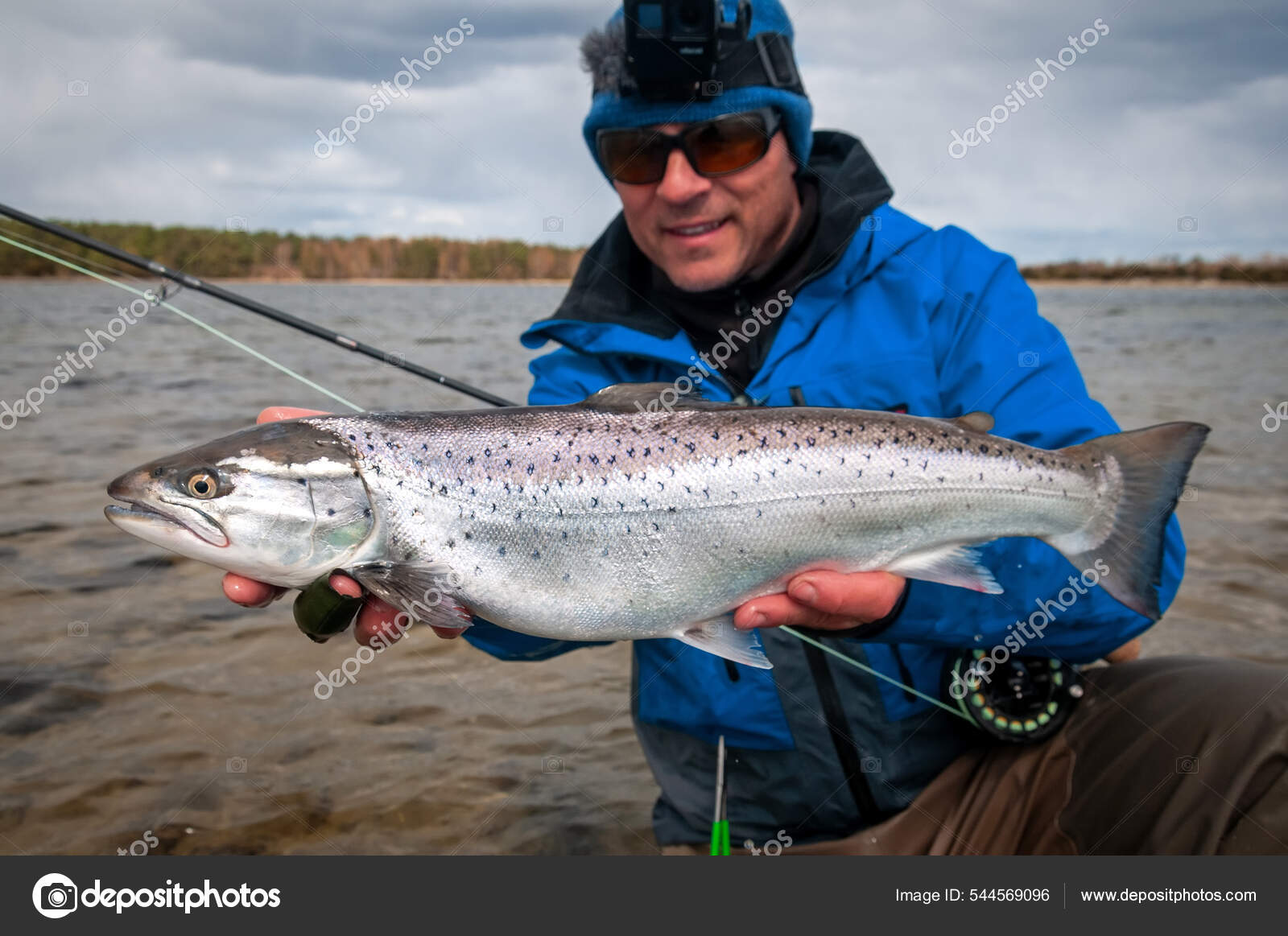 https://st.depositphotos.com/1007545/54456/i/1600/depositphotos_544569096-stock-photo-april-silver-sea-trout-flyrod.jpg