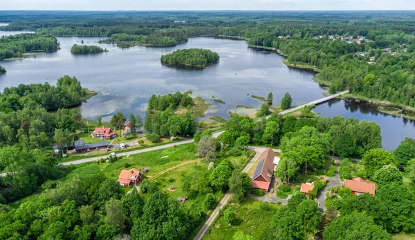 Švédská Vesnice Zelené Přírodě — Stock fotografie