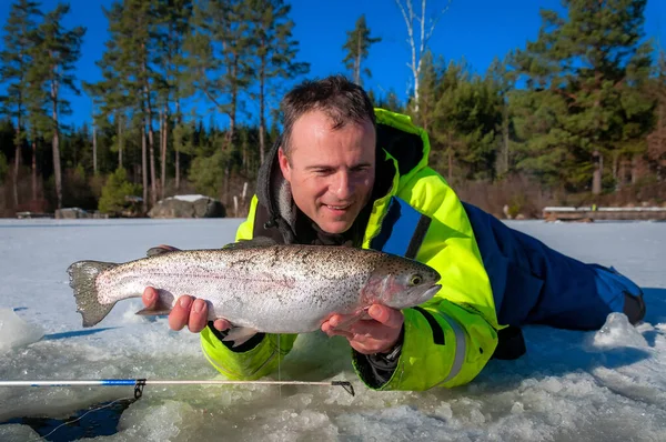 Arco Íris Pesca Truta Gelo Suécia — Fotografia de Stock