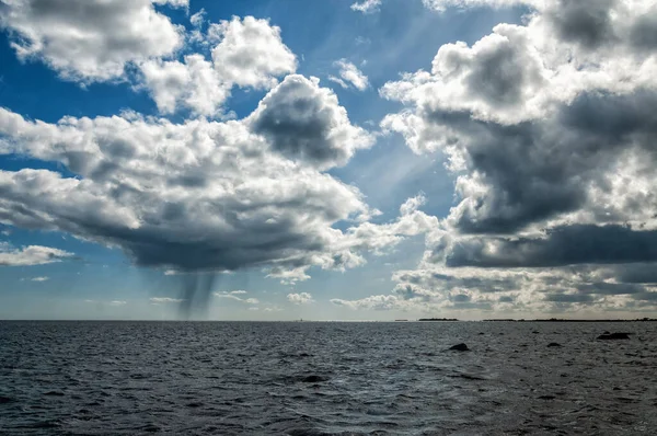 Regenwolken Auf Dem Hörnchen — Stockfoto