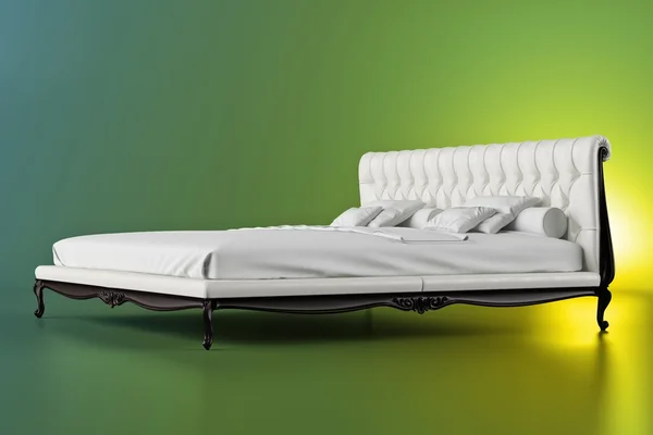 Классическая кровать — стоковое фото