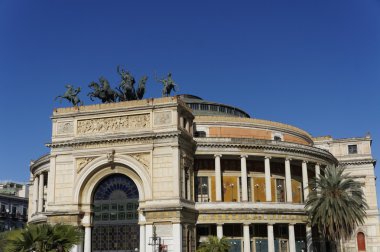 Politeama opera binası