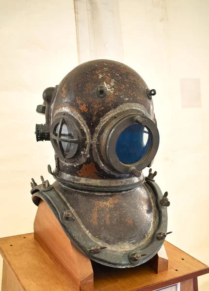 Устаревший водолазный шлем — стоковое фото