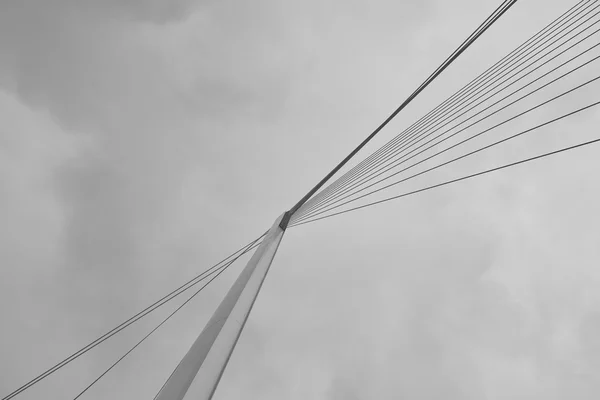 Ponte de suspensão moderna — Fotografia de Stock