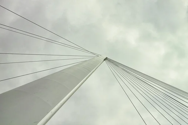 Puente colgante moderno — Foto de Stock