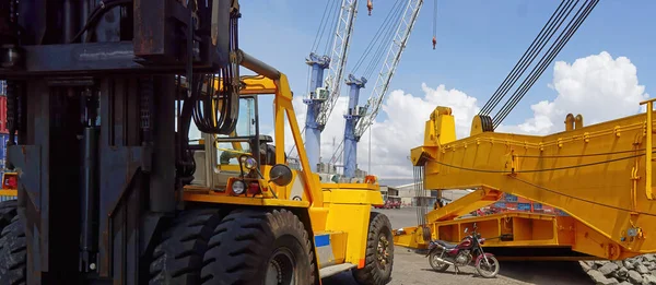 Detalhe Grande Empilhadeira Rampa Principal Grande Navio Roro Porto Lome — Fotografia de Stock