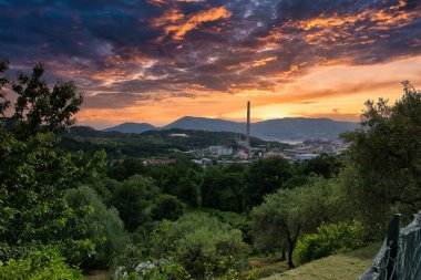 La Spezia 'nın havadan görünüşü İtalya' da güzel bir kasaba