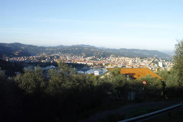 La Spezia 'nın havadan görünüşü İtalya' da güzel bir kasaba