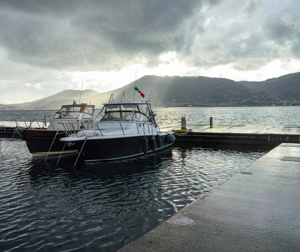 Dos Moderno Barco Pesca Golfo Spezia Durante Día Lluvioso — Foto de Stock