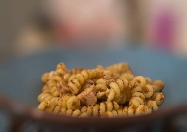 Ton balıklı ve biberli İtalyan makarnası.                          