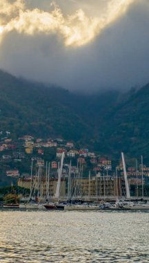 La spezia limanının çok güzel bir manzarası var.