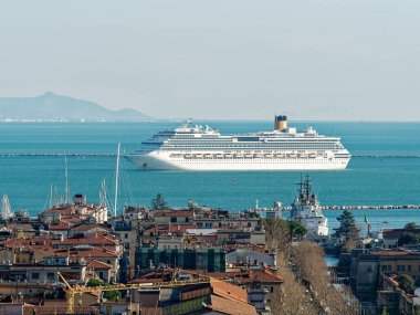 Spezia Körfezi 'nde bir yolcu gemisi.
