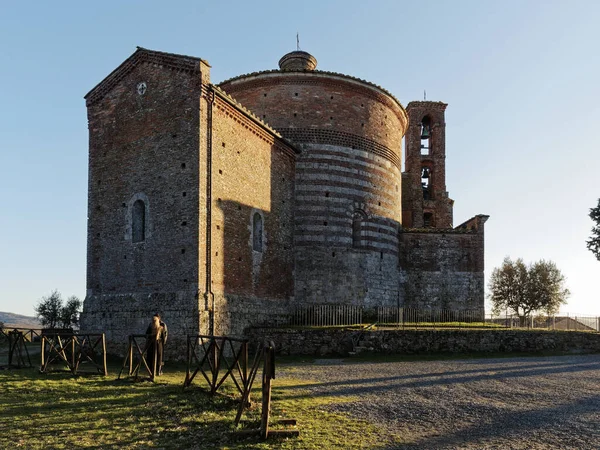 Capilla Montesiepi Toscana Con Torre Redonda — Foto de Stock