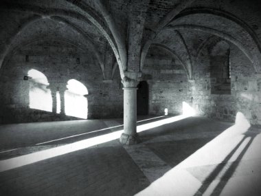 San Galgano, Chiusdino (SI), İtalya - 12 Şubat 2022: Eski Kilise Manastırı Abbey San Galgano, Chiusdino, Siena, Toskana, İtalya